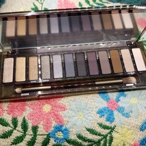 Urban Decay Makeup - Urban Decay Smoky Eyeshadow Palette Urban Decay Makeup - Urban Decay Smoky Eyeshadow Palette
